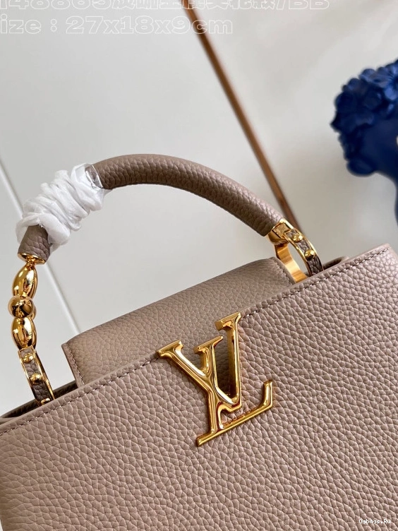 BB-27*18*9CM CAPUCINES VUITTON LOUIS 0201